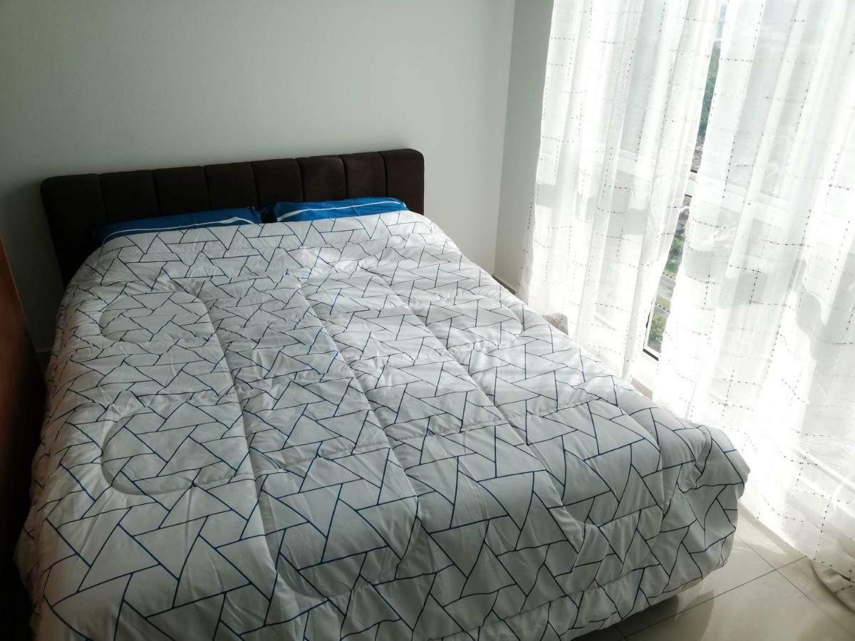 2 Carpark Gep 5 Star Hotel Bed & Sofa Studio Сері-Кембанган Екстер'єр фото