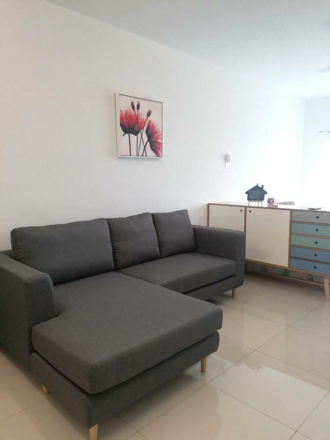 2 Carpark Gep 5 Star Hotel Bed & Sofa Studio Сері-Кембанган Екстер'єр фото