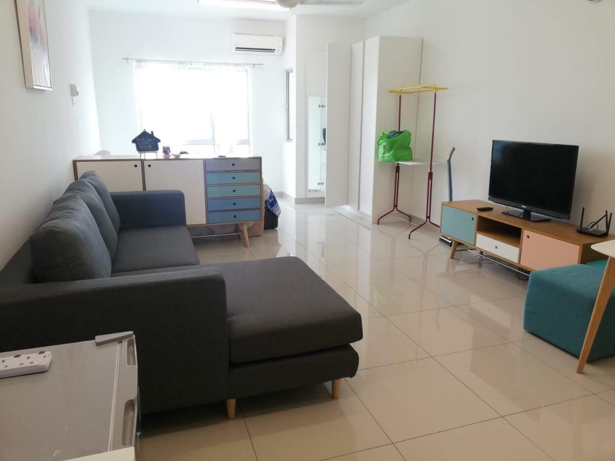 2 Carpark Gep 5 Star Hotel Bed & Sofa Studio Сері-Кембанган Екстер'єр фото